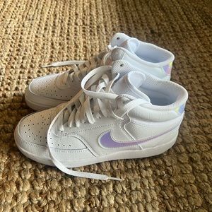 Nike Women’s court vision mid vision size 8
